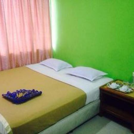 F Hotel Sungai Dua Bukit Екстер'єр фото