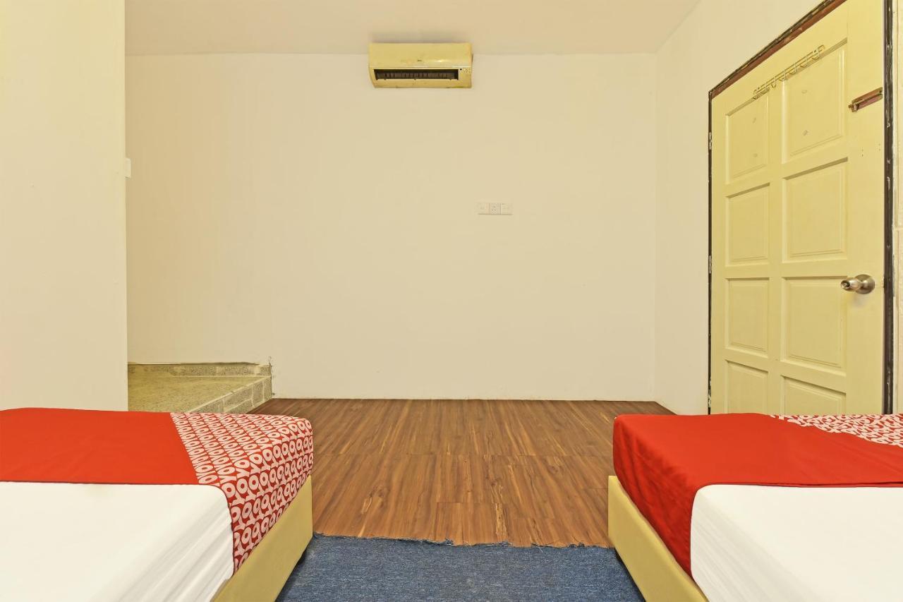 F Hotel Sungai Dua Bukit Екстер'єр фото