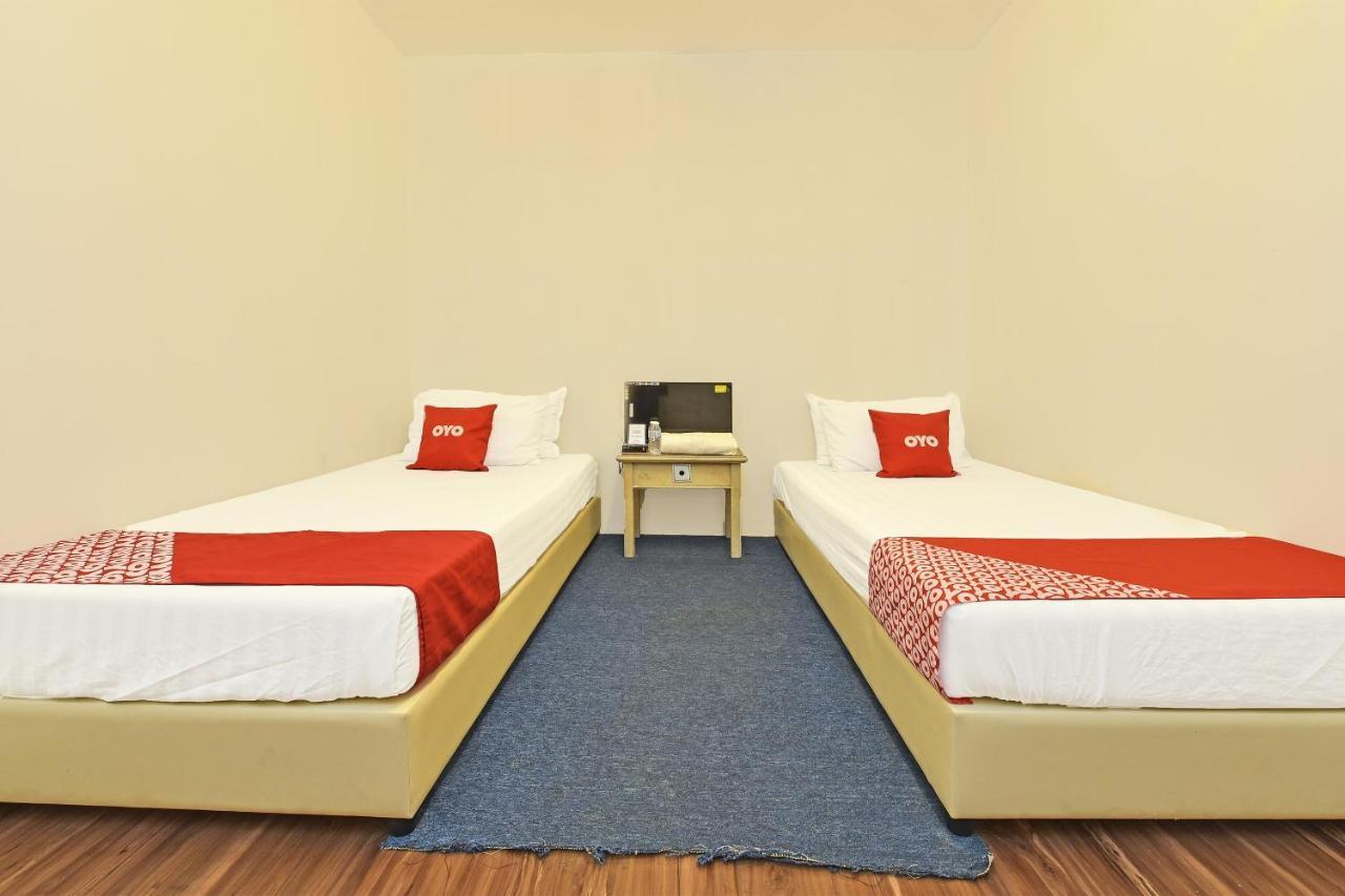 F Hotel Sungai Dua Bukit Екстер'єр фото